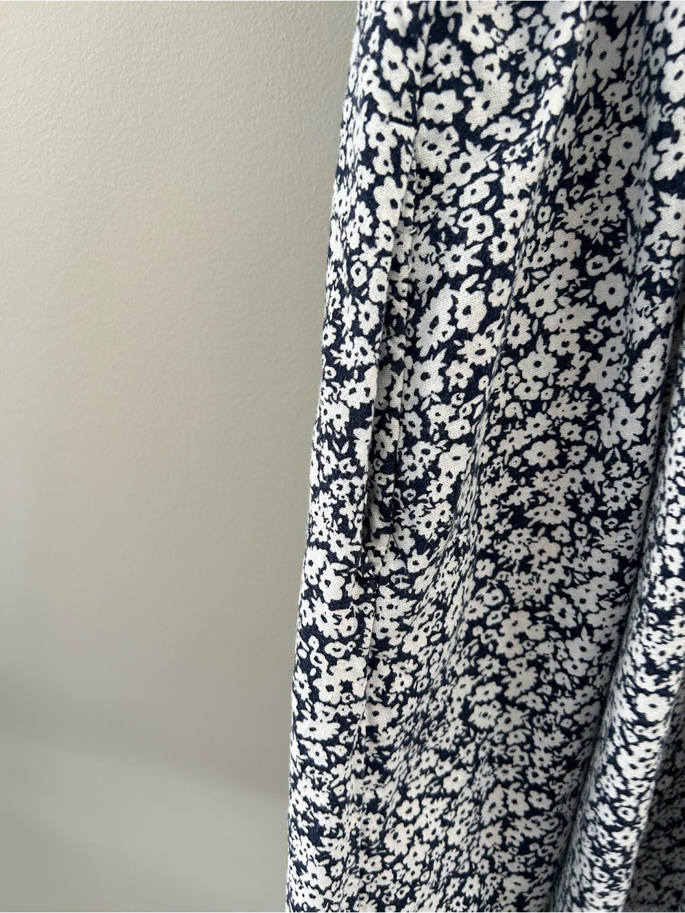 Old Navy Floral Navy White Linen Blend Sleeveless Pocket Mini Dress - Picture 4 of 4